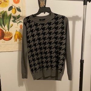grey houndstooth pattern sweater